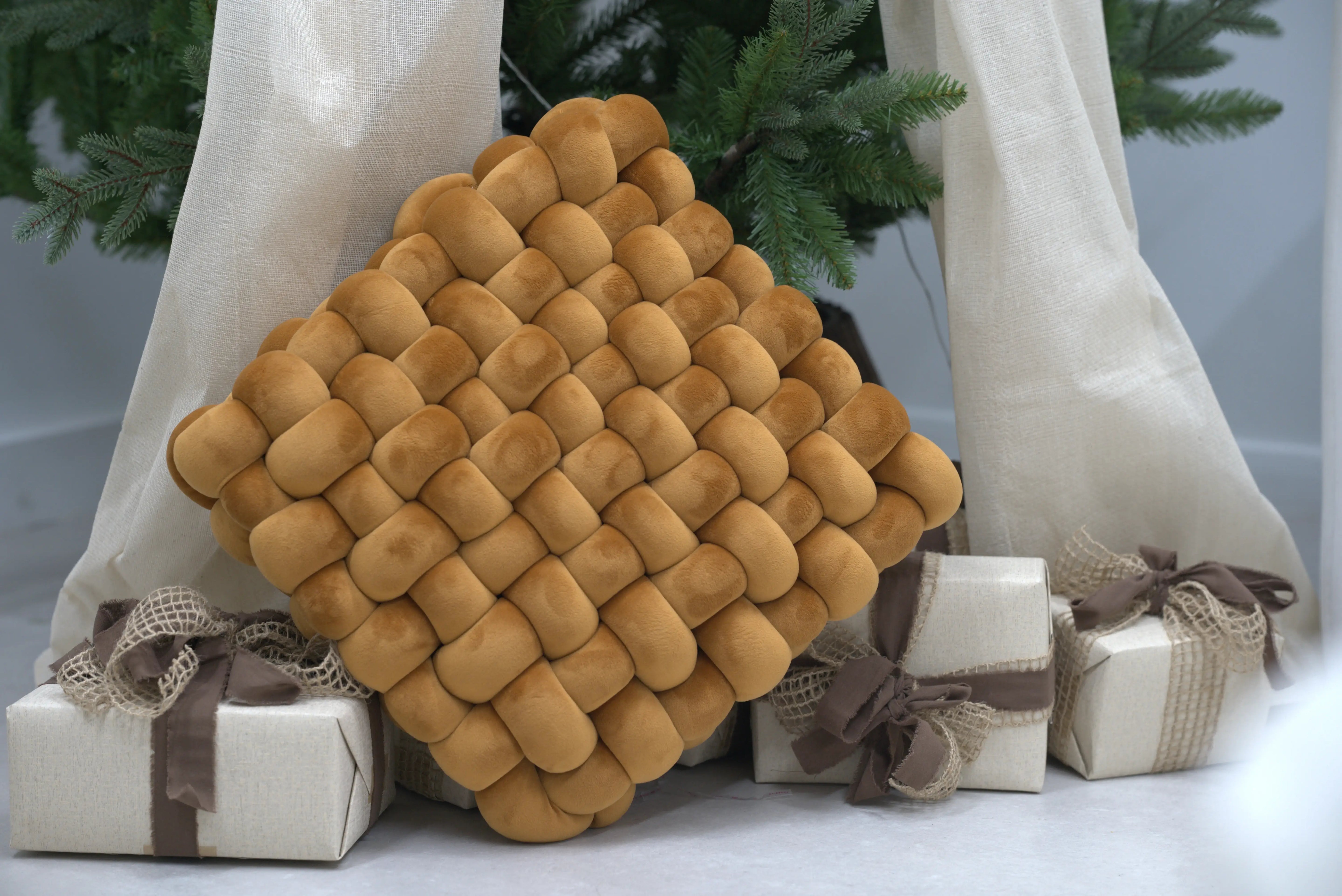 Knotte Square Pillow
